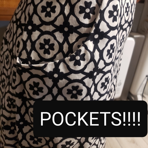 Chaps Black & White Patterned Dress W/ Yellow Belt - Picture 6 of 7